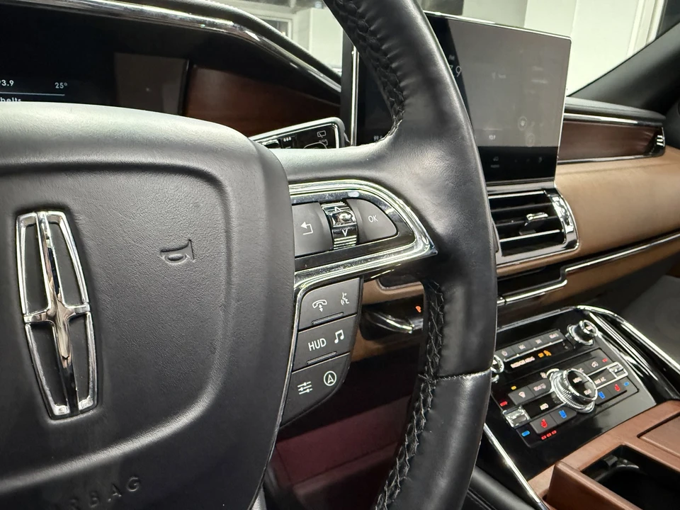2023 Lincoln Navigator 4th Gen - Image 20 of 21