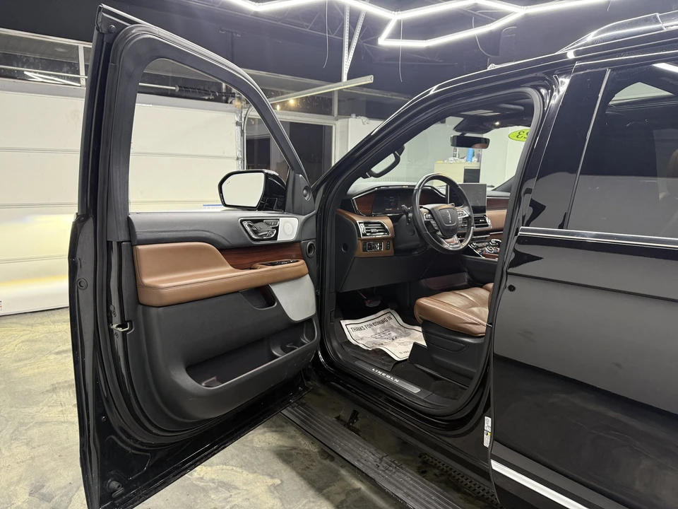 2023 Lincoln Navigator 4th Gen - Image 12 of 21