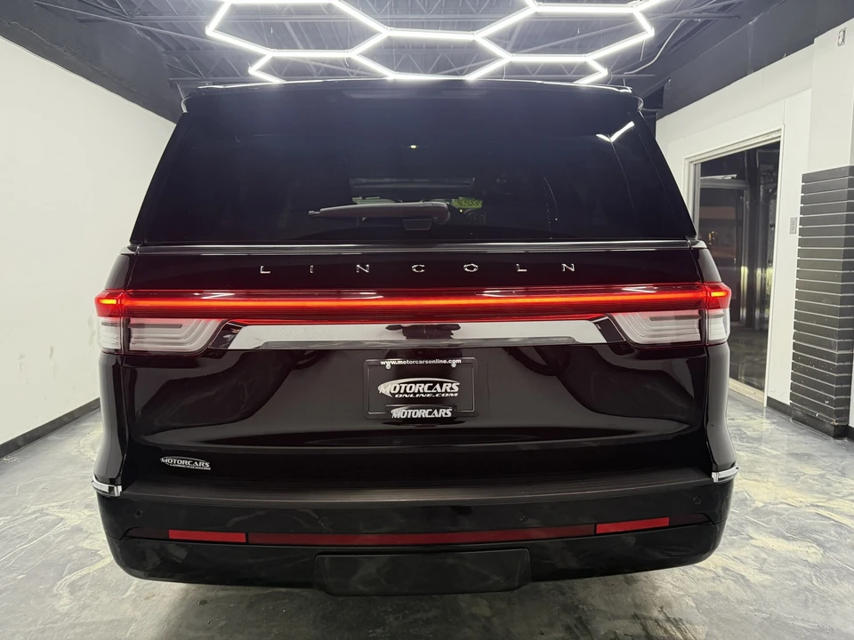 2023 Lincoln Navigator 4th Gen - Image 10 of 21
