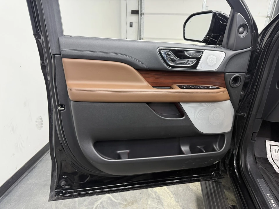 2023 Lincoln Navigator 4th Gen - Image 13 of 21