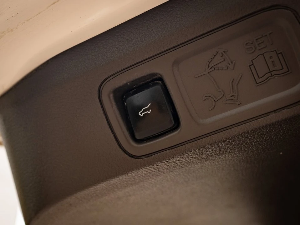 2023 Lincoln Navigator 4th Gen - Image 19 of 21