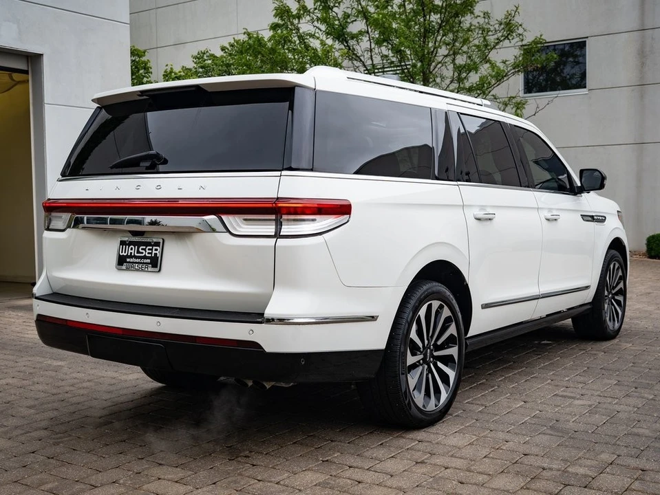 2023 Lincoln Navigator 4th Gen - Image 10 of 21