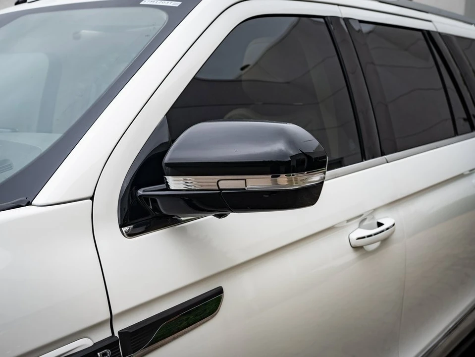 2023 Lincoln Navigator 4th Gen - Image 16 of 21