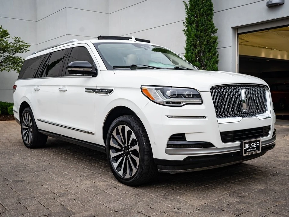 2023 Lincoln Navigator 4th Gen - Image 12 of 21