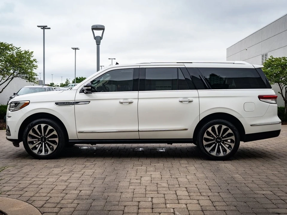 2023 Lincoln Navigator 4th Gen - Image 5 of 21