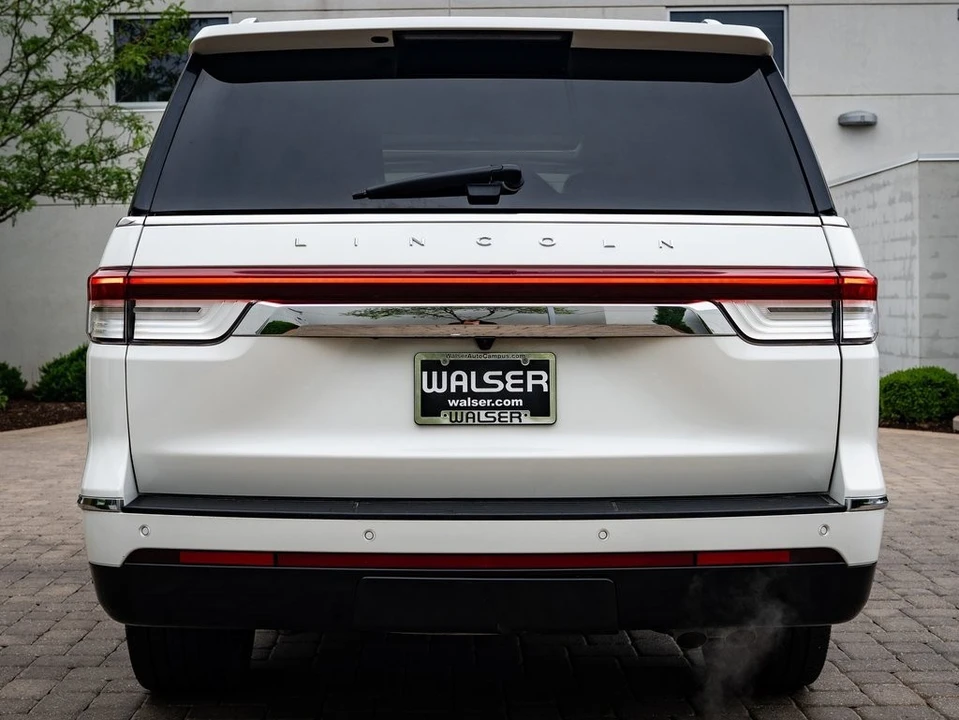 2023 Lincoln Navigator 4th Gen - Image 7 of 21