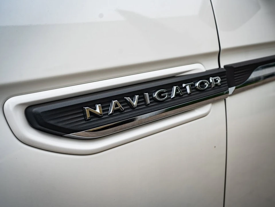 2023 Lincoln Navigator 4th Gen - Image 9 of 21
