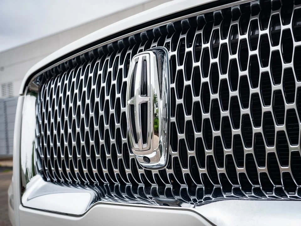 2023 Lincoln Navigator 4th Gen - Image 3 of 21