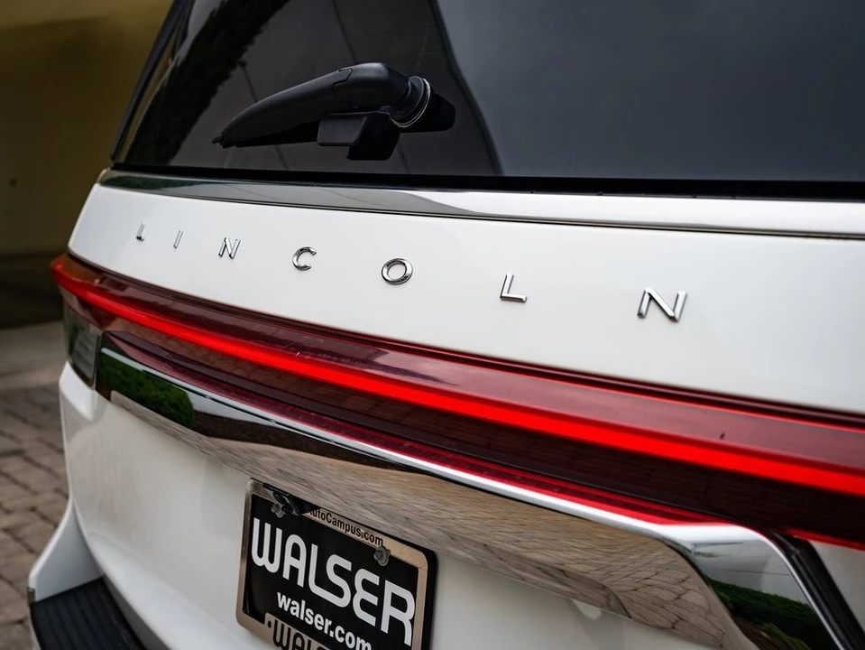 2023 Lincoln Navigator 4th Gen - Image 17 of 21