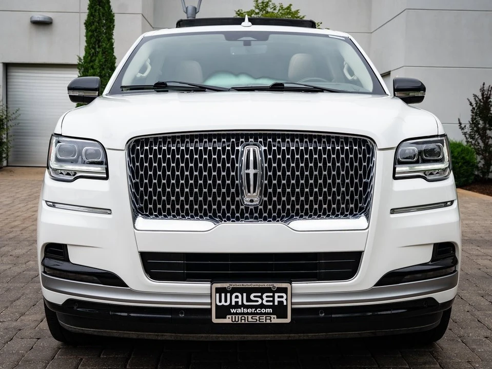 2023 Lincoln Navigator 4th Gen - Image 2 of 21