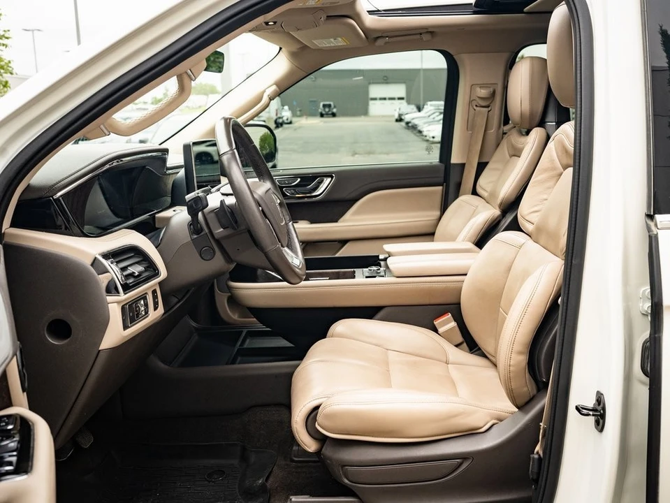 2023 Lincoln Navigator 4th Gen - Image 20 of 21