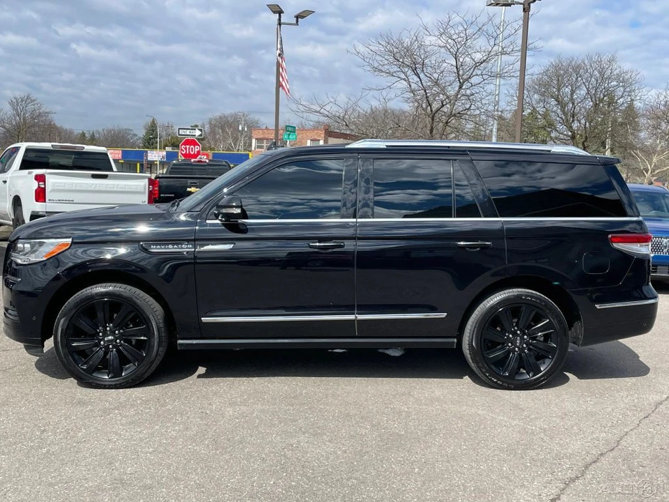 2023 Lincoln Navigator 4th Gen - Image 8 of 21