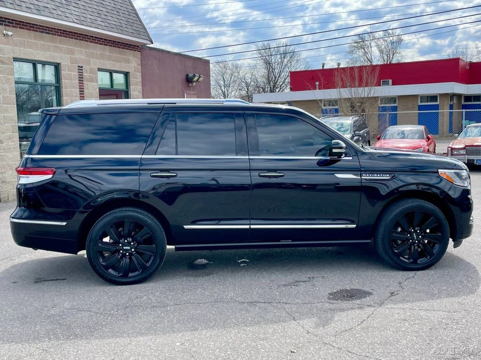2023 Lincoln Navigator 4th Gen - Image 4 of 21