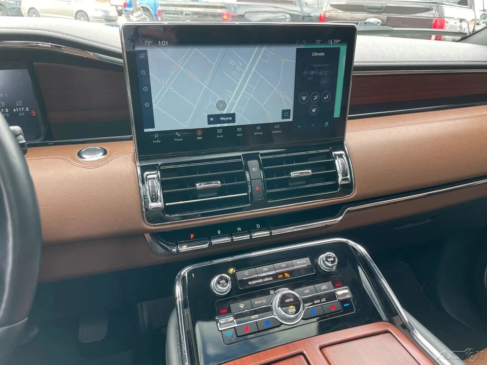 2023 Lincoln Navigator 4th Gen - Image 19 of 21