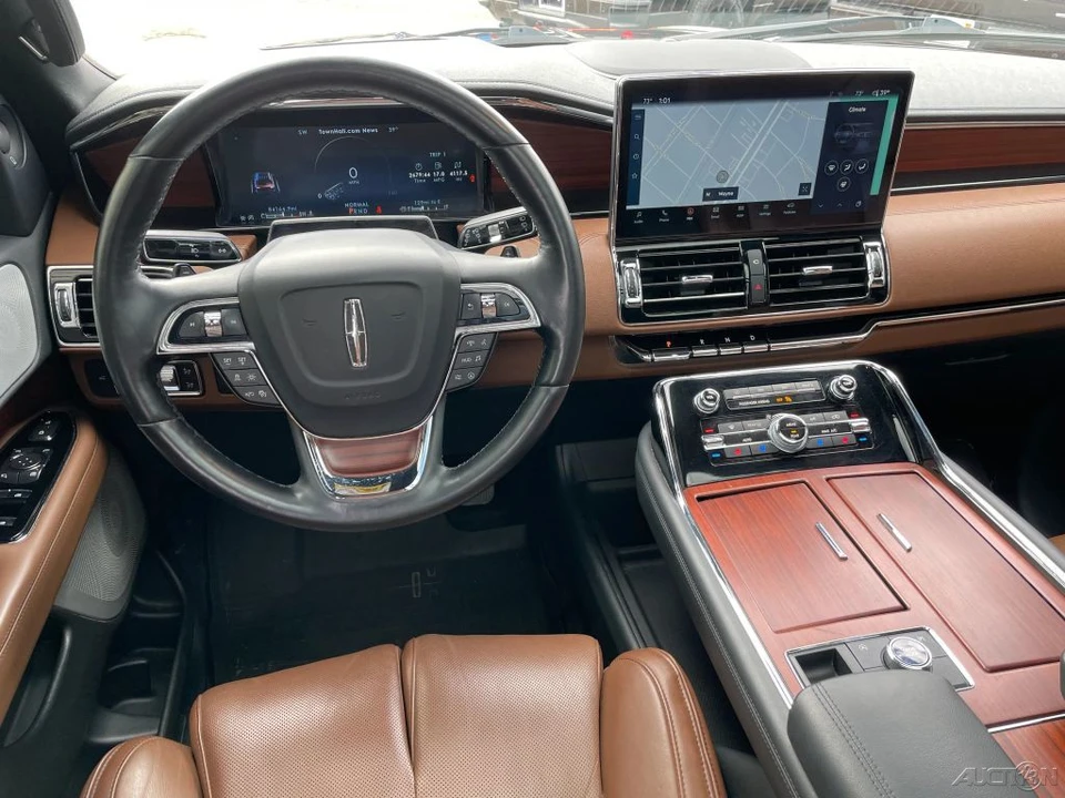 2023 Lincoln Navigator 4th Gen - Image 18 of 21