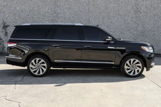 2023 Lincoln Navigator 4th Gen - Image 8 of 31