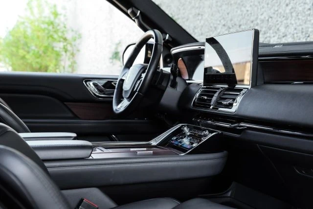 2023 Lincoln Navigator 4th Gen - Image 30 of 31
