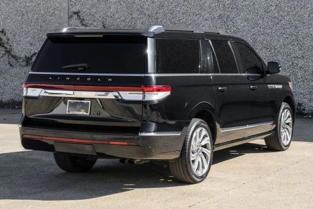 2023 Lincoln Navigator 4th Gen - Image 9 of 31