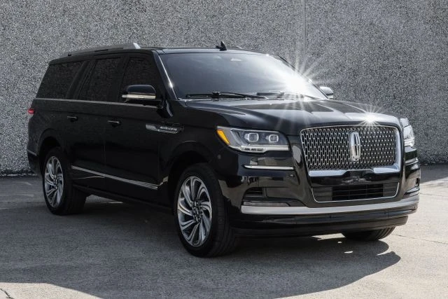 2023 Lincoln Navigator 4th Gen - Image 7 of 31