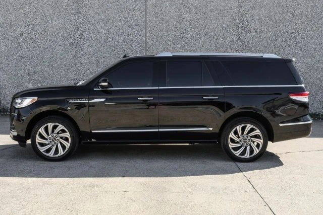 2023 Lincoln Navigator 4th Gen - Image 12 of 31