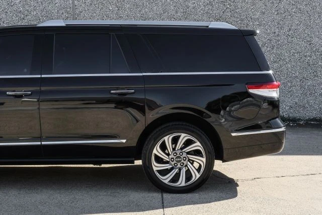 2023 Lincoln Navigator 4th Gen - Image 14 of 31