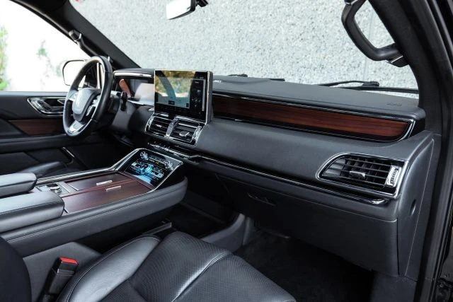 2023 Lincoln Navigator 4th Gen - Image 15 of 31