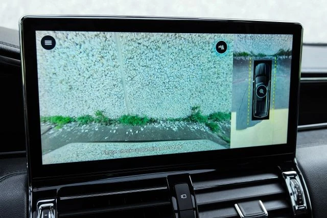 2023 Lincoln Navigator 4th Gen - Image 27 of 31