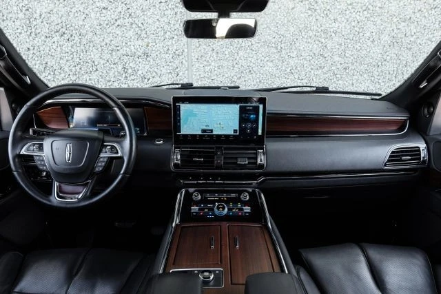 2023 Lincoln Navigator 4th Gen - Image 16 of 31