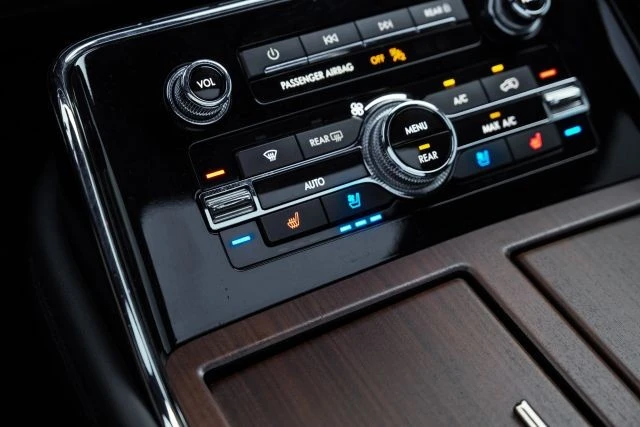 2023 Lincoln Navigator 4th Gen - Image 29 of 31