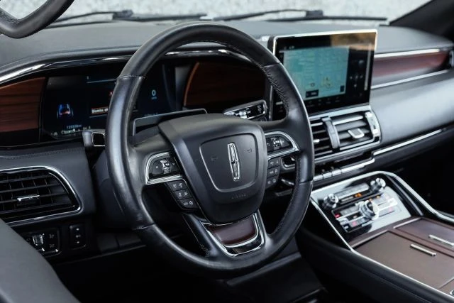 2023 Lincoln Navigator 4th Gen - Image 17 of 31