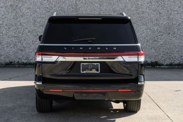 2023 Lincoln Navigator 4th Gen - Image 10 of 31