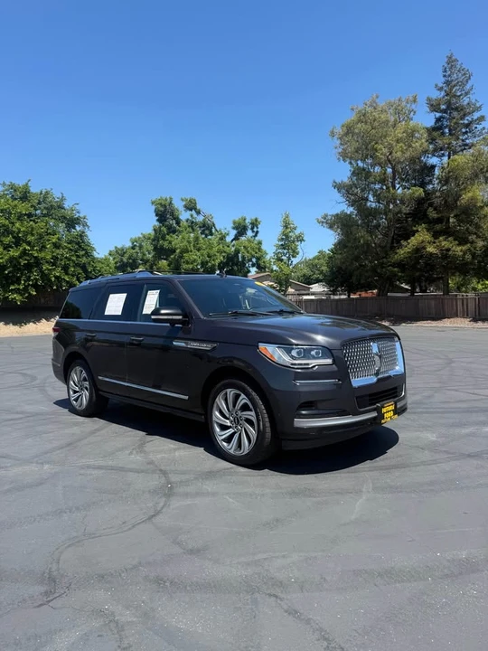 2023 Lincoln Navigator 4th Gen - Image 2 of 9