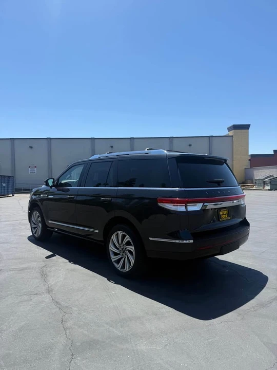 2023 Lincoln Navigator 4th Gen - Image 4 of 9