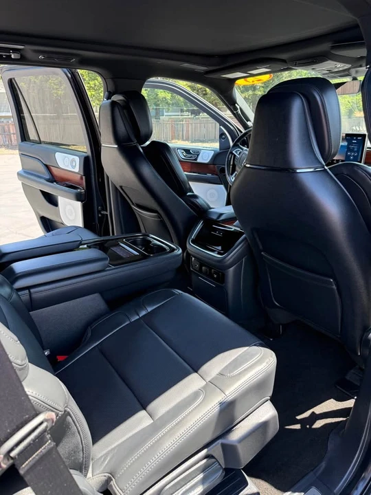 2023 Lincoln Navigator 4th Gen - Image 8 of 9