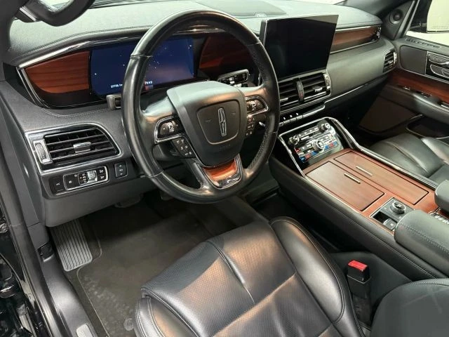 2023 Lincoln Navigator 4th Gen - Image 10 of 12