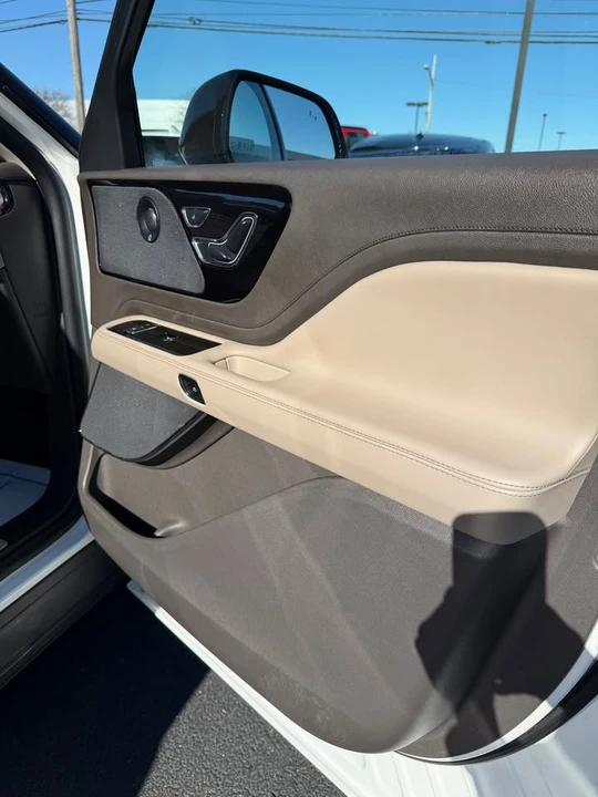 2023 Lincoln Aviator 2nd Gen - Image 17 of 18