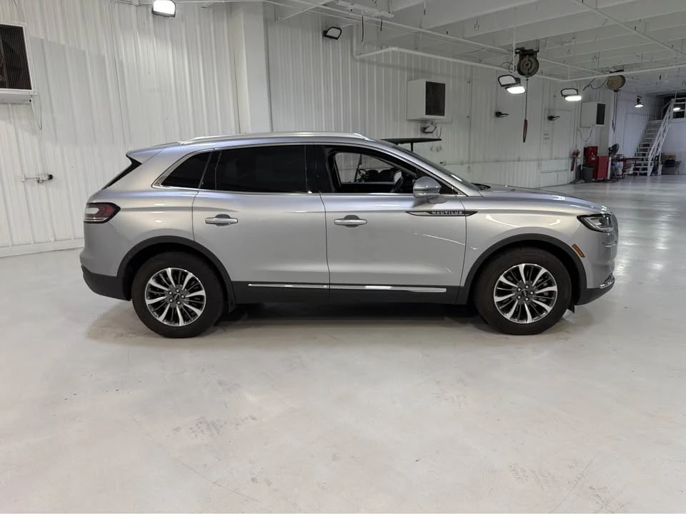 2023 Lincoln Nautilus - Image 3 of 11