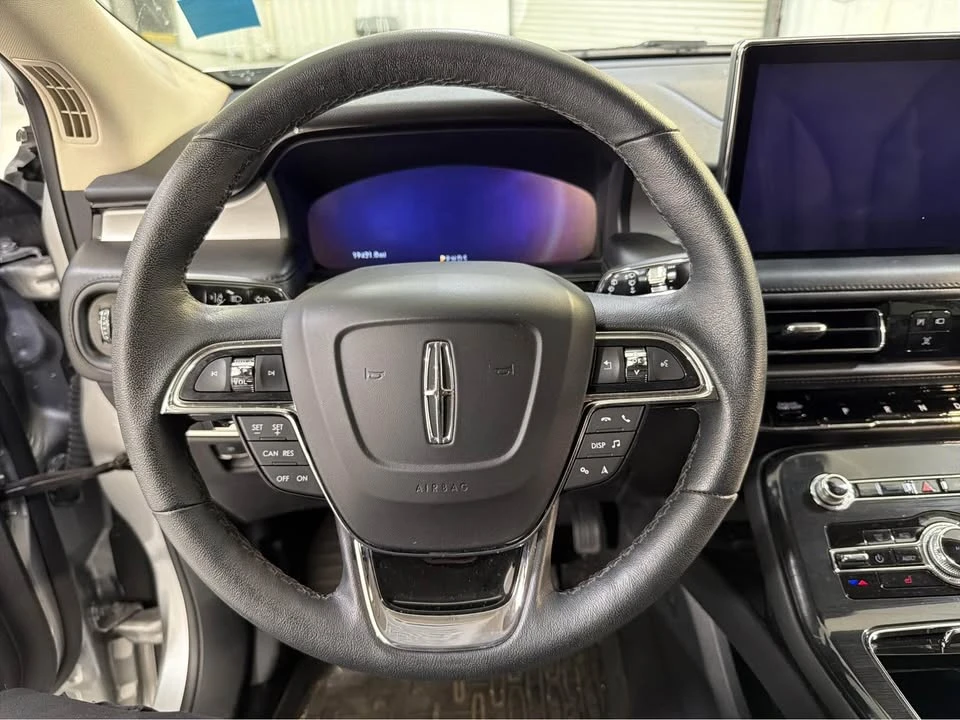 2023 Lincoln Nautilus - Image 9 of 11