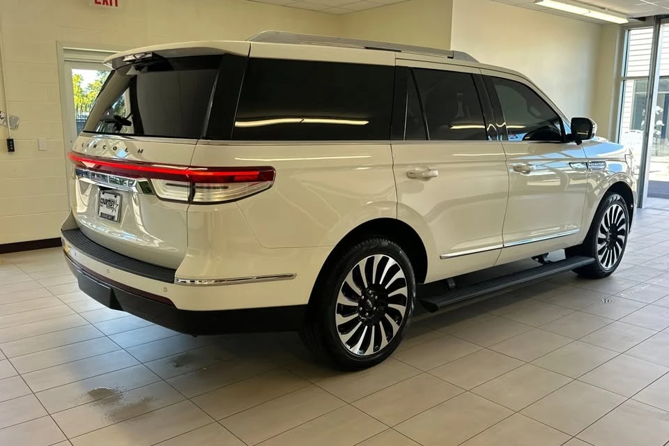 2023 Lincoln Navigator 4th Gen - Image 3 of 16