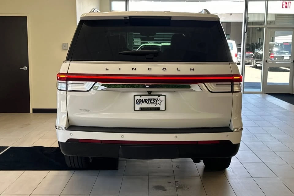 2023 Lincoln Navigator 4th Gen - Image 4 of 16