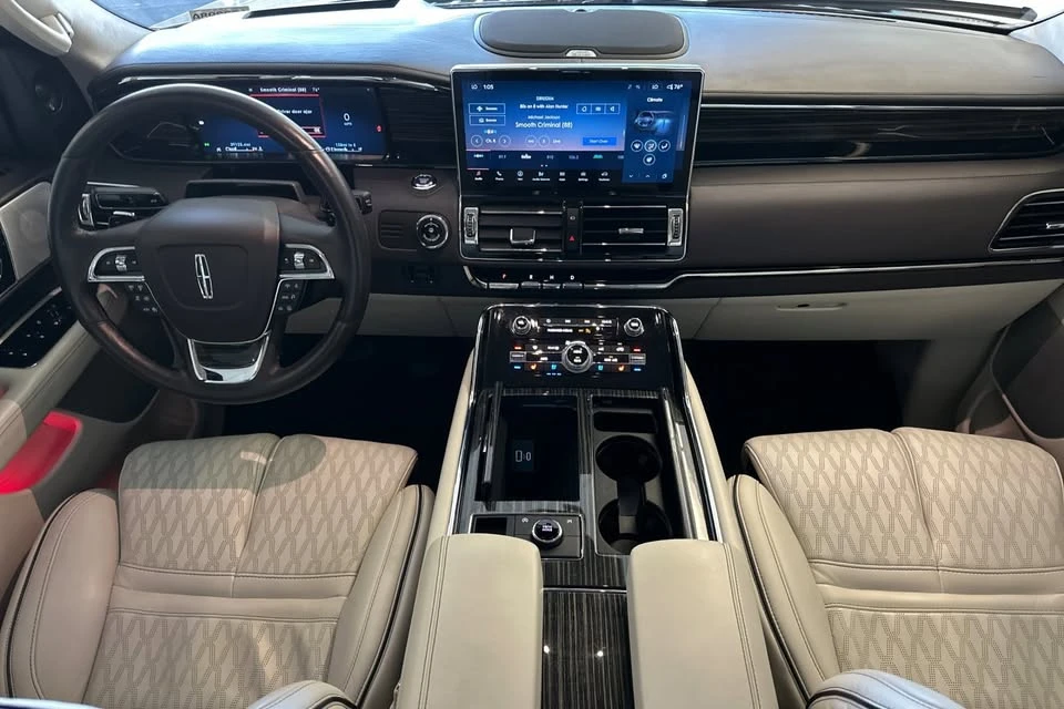 2023 Lincoln Navigator 4th Gen - Image 10 of 16