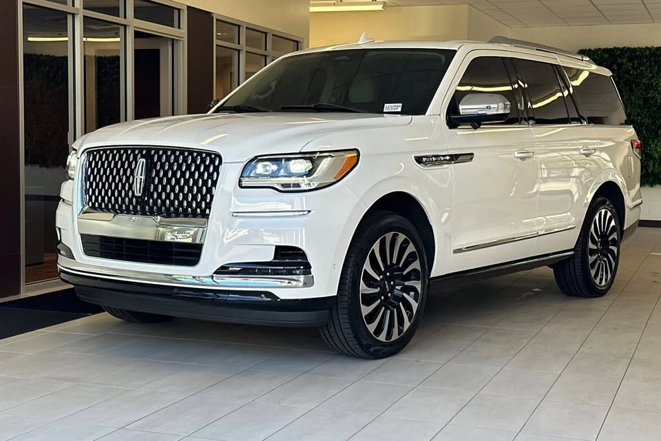 2023 Lincoln Navigator 4th Gen - Image 7 of 16