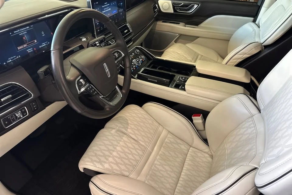 2023 Lincoln Navigator 4th Gen - Image 9 of 16