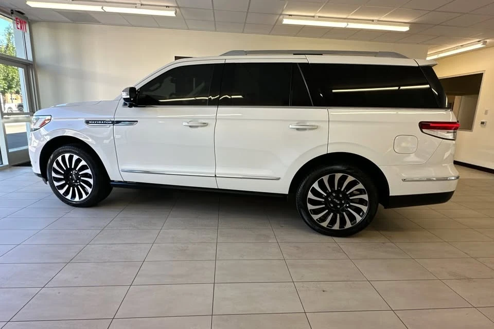 2023 Lincoln Navigator 4th Gen - Image 6 of 16