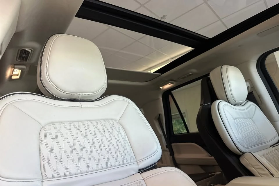 2023 Lincoln Navigator 4th Gen - Image 13 of 16