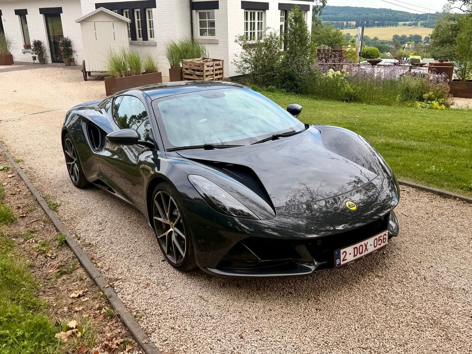 2023 Lotus Emira - Image 2 of 31