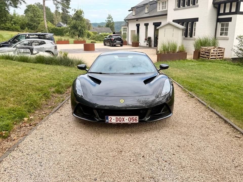 2023 Lotus Emira - Image 3 of 31