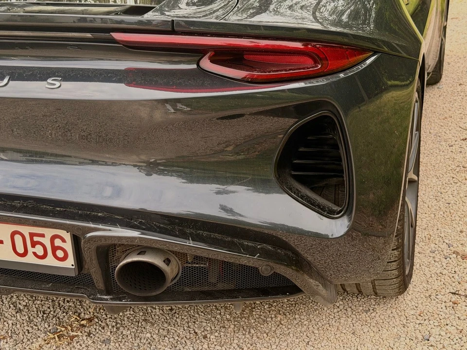 2023 Lotus Emira - Image 30 of 31