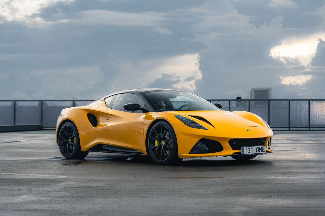 2023 Lotus Emira - Image 3 of 31