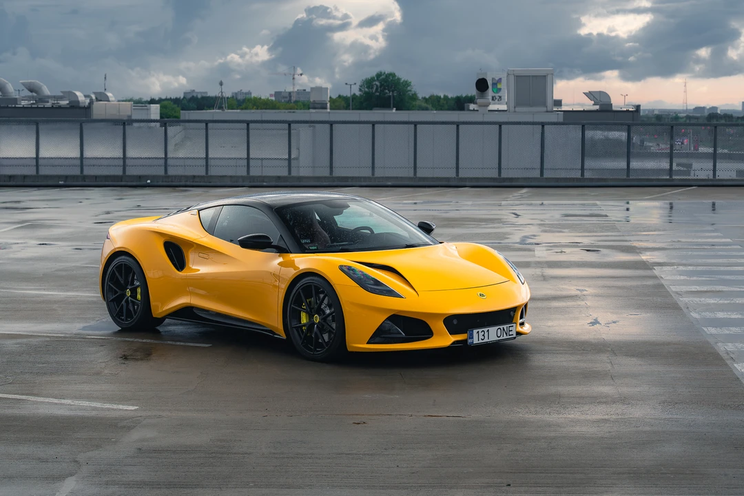 2023 Lotus Emira - Image 9 of 31